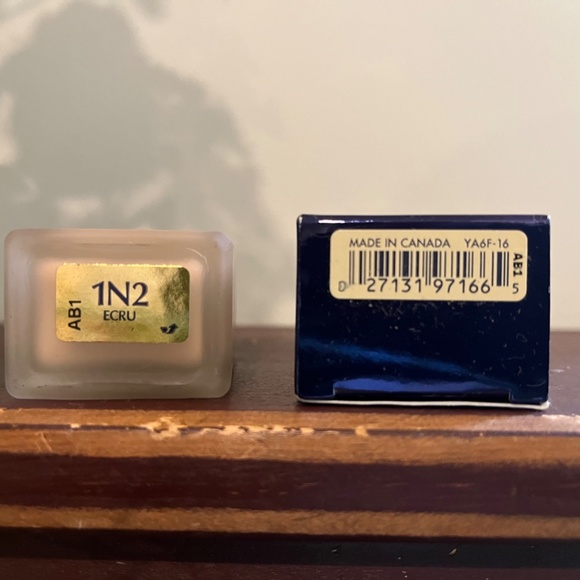 Estee Lauder Double Wear Stay In Place Makeup - Picture 4 of 14